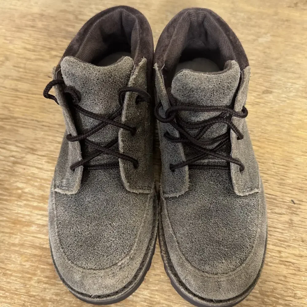 UGG Kids Neumel Chukka Boots Brown Suede Sheepskin Lined Youth 1